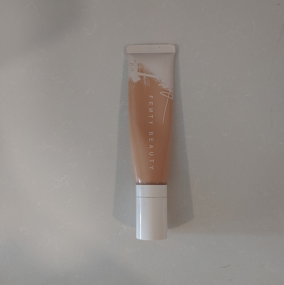Fenty Beauty Pro Filt'r Hydrating Foundation 210